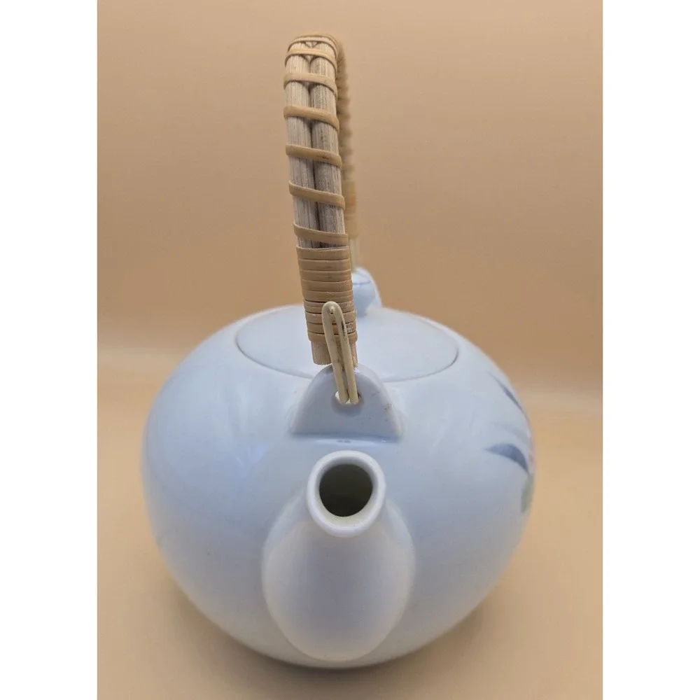 Tea Pot Floral Vintage  Made‎ In Japan With Lid And Wrapped Handle.